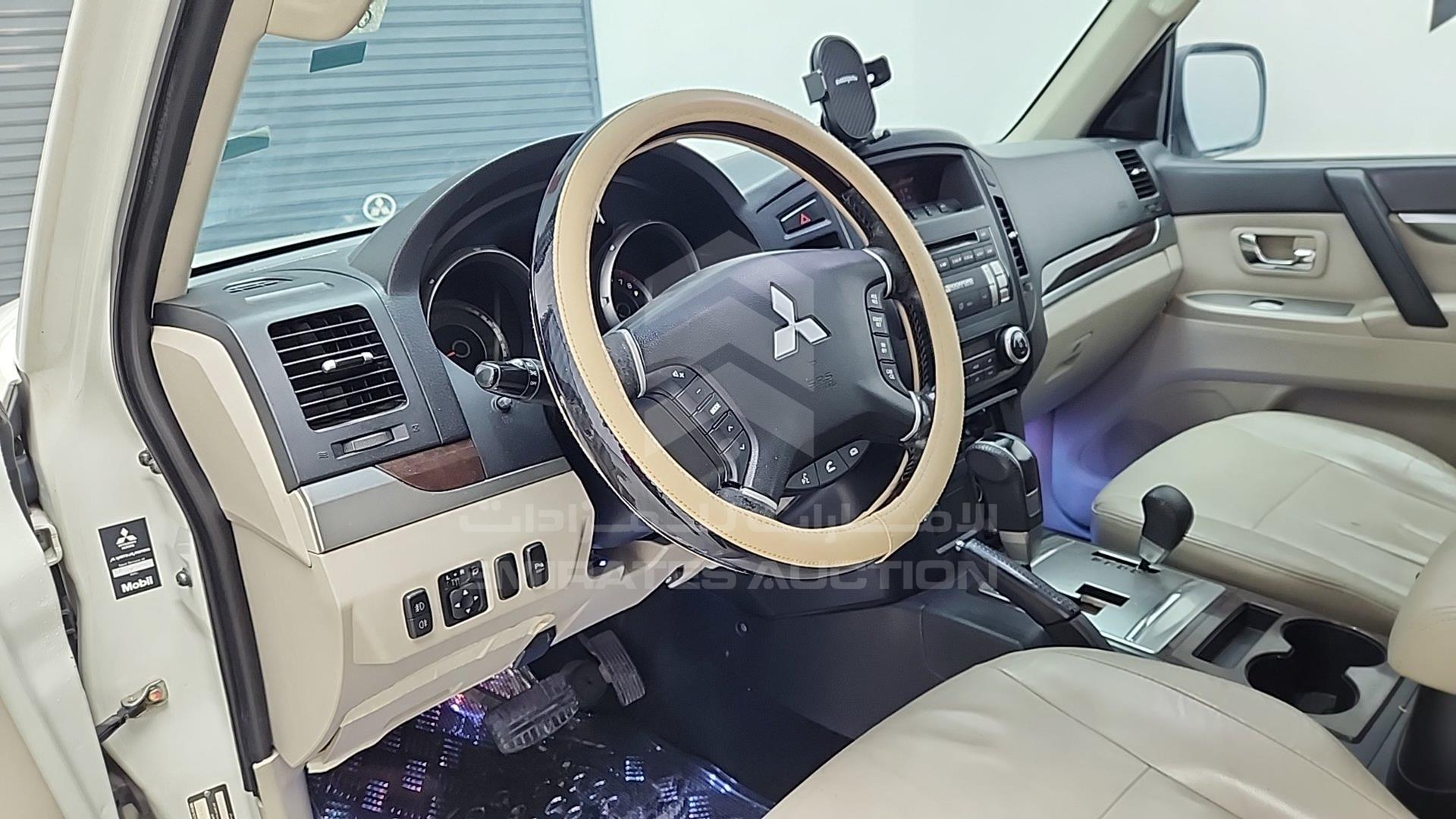 2010 MITSUBISHI PAJERO VIN: JMYLRV95WAJ716207