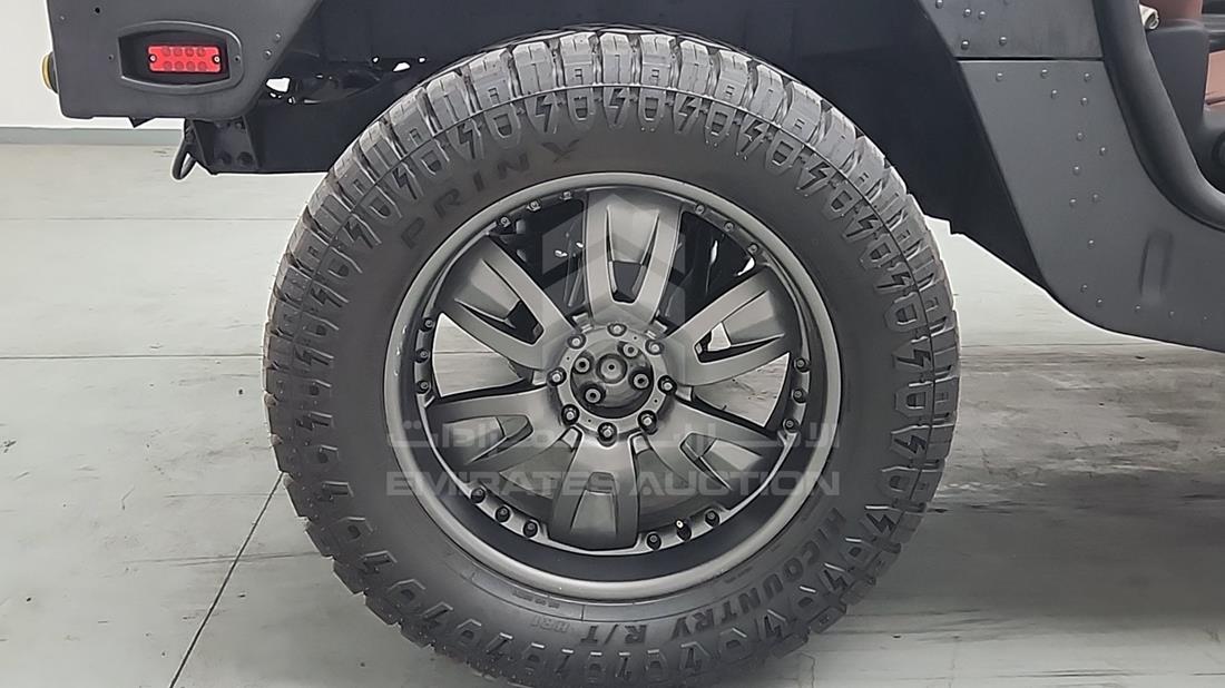 1986 Hummer H1 — Rear Right Tyre — Photo 29