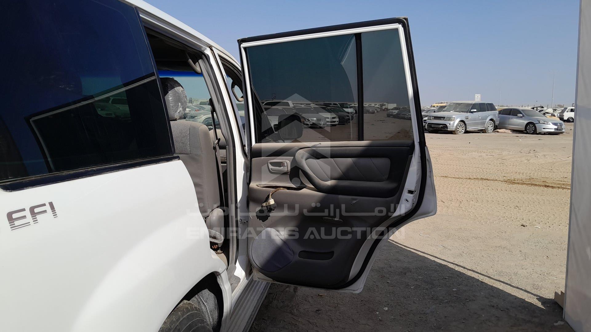 2007 TOYOTA LAND CRUISER VIN: JTGHJ01J273009558