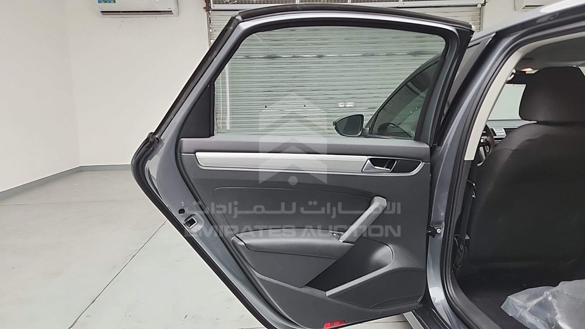2018 VOLKSWAGEN PASSAT VIN: WVWAR7A32JC040107