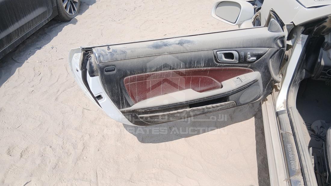 مرسيدس SLC300 2017 — الباب الأمامي الأيسر — صورة 10