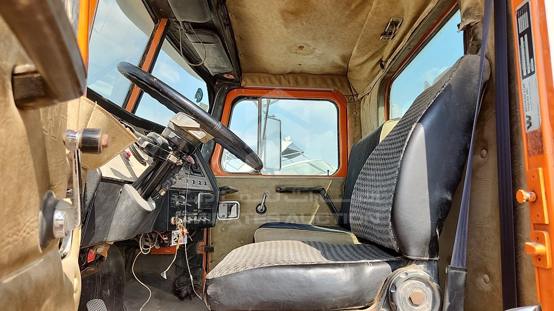 1996 WESTERN STAR 4966S VIN: 2WLPGCMDXTK941397