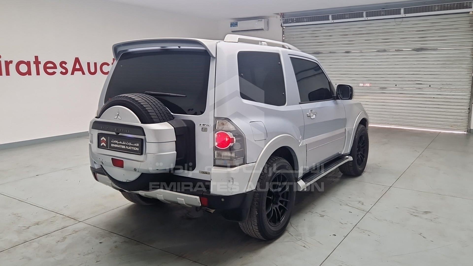 2009 MITSUBISHI PAJERO VIN: JMYMYV87W9J702367