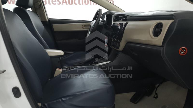 RKLBB9HE8J5212787 Auction: EmiratesAuction Lot: 404125 RKLBB9HE8J5212787 Toyota Corolla 2018 WHITE Photo 24