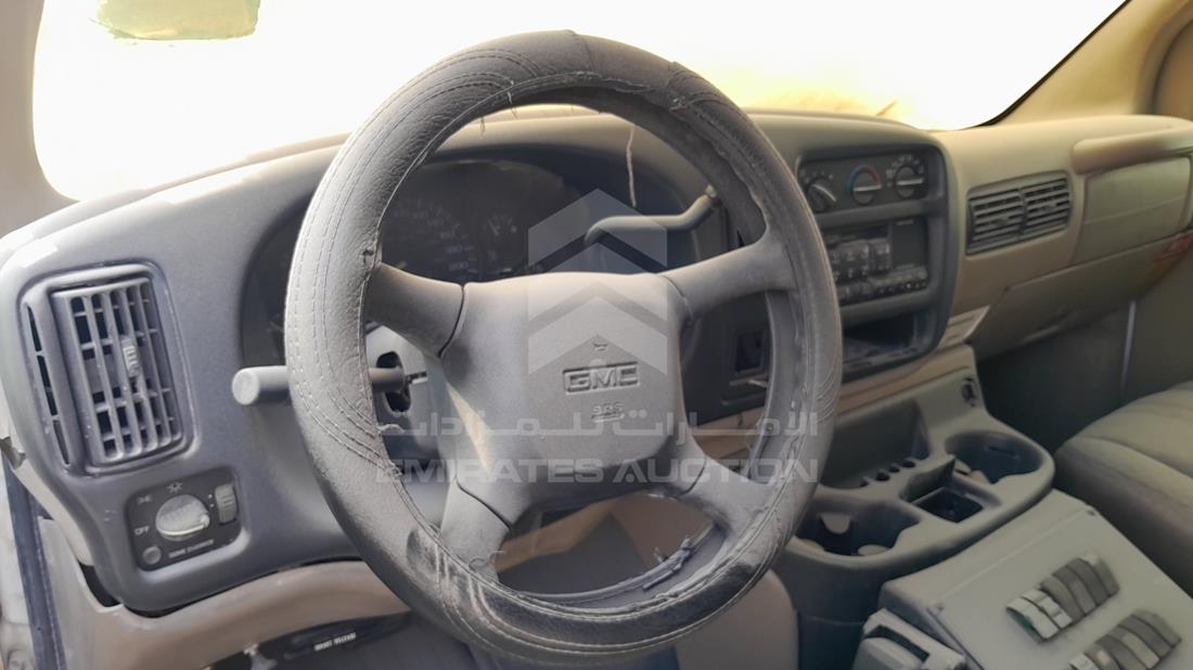 2000 GMC 2500 — Steering & Mounted Controls — Photo 13