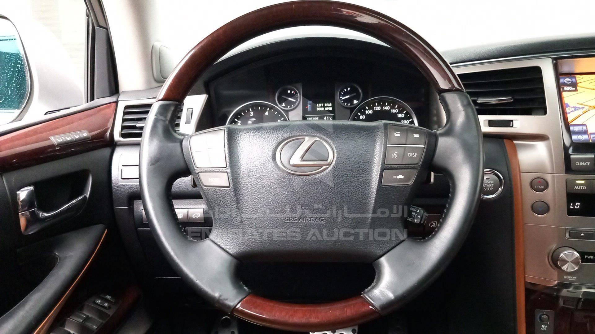 2014 LEXUS LX 570 VIN: JTJHY00W2E4138734