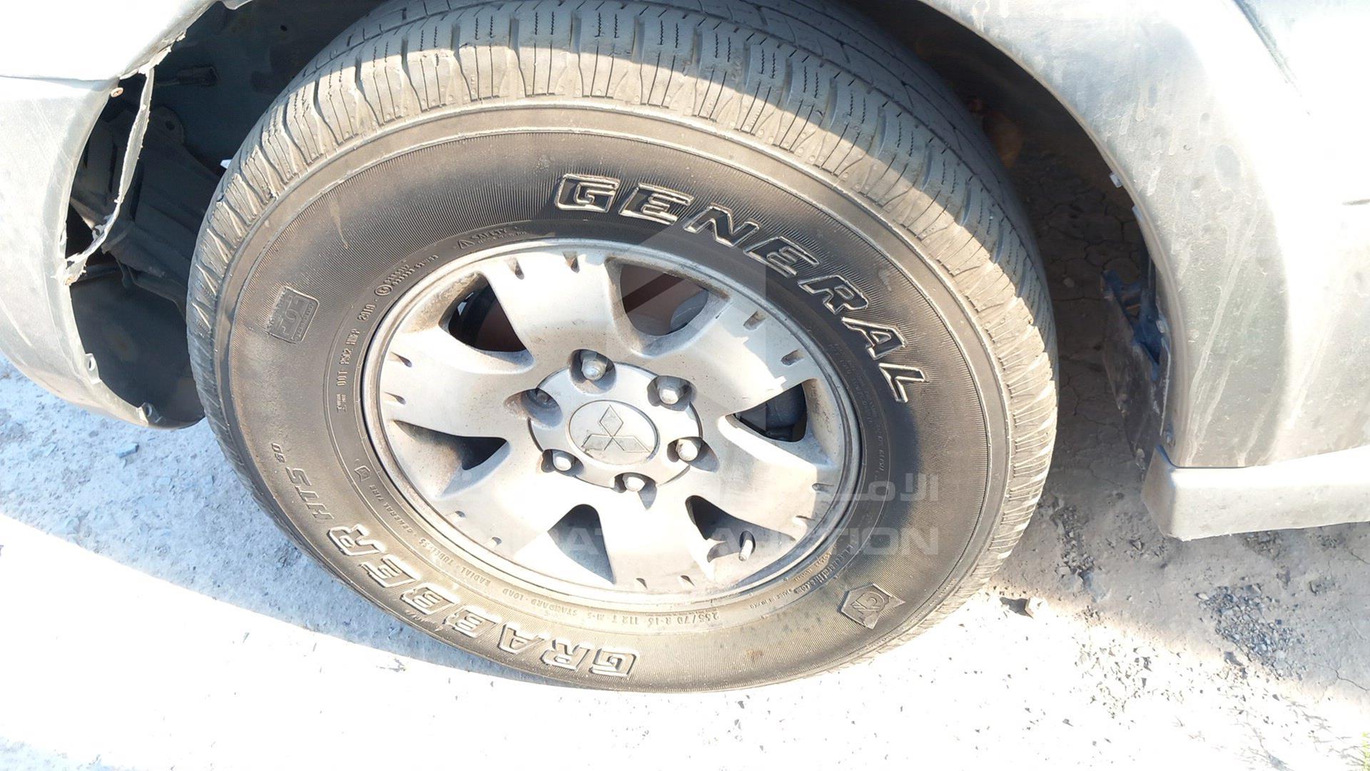2005 MITSUBISHI PAJERO VIN: JE4MR62M05J708962