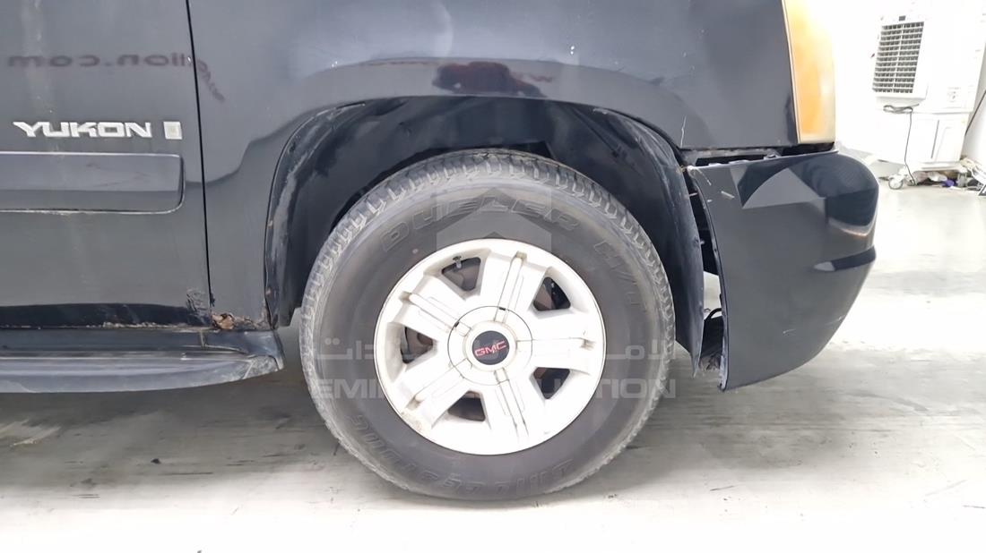 2007 GMC Yukon — Front Right Tyre — Photo 38