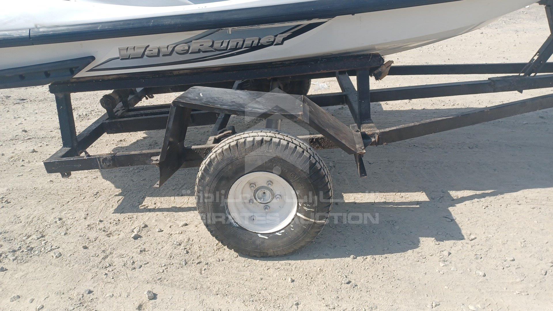 0 JET SKI + TROLLEY YAMAHA VIN: USYAMA2461C303