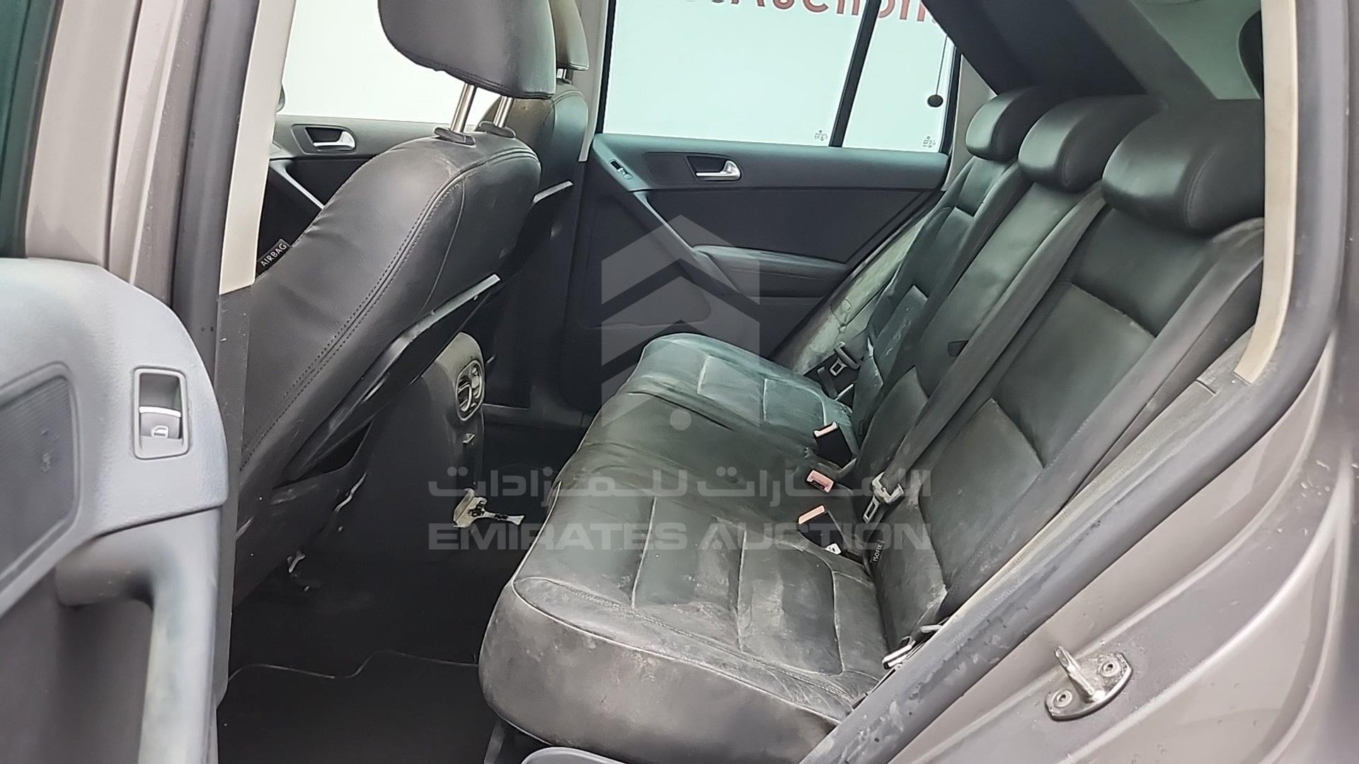 2011 VOLKSWAGEN TIGUAN VIN: WVGCE15N3BW020036