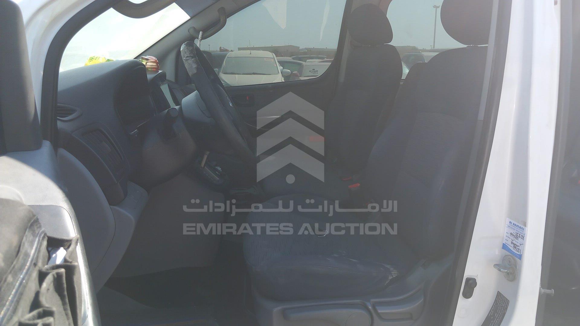 2015 HYUNDAI H1 VIN: KMHWG81R3FU643795