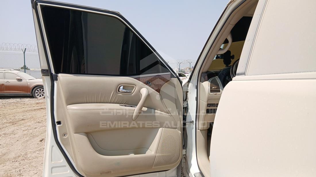 نيسان باترول 2013 — الباب الأمامي الأيسر — صورة 10