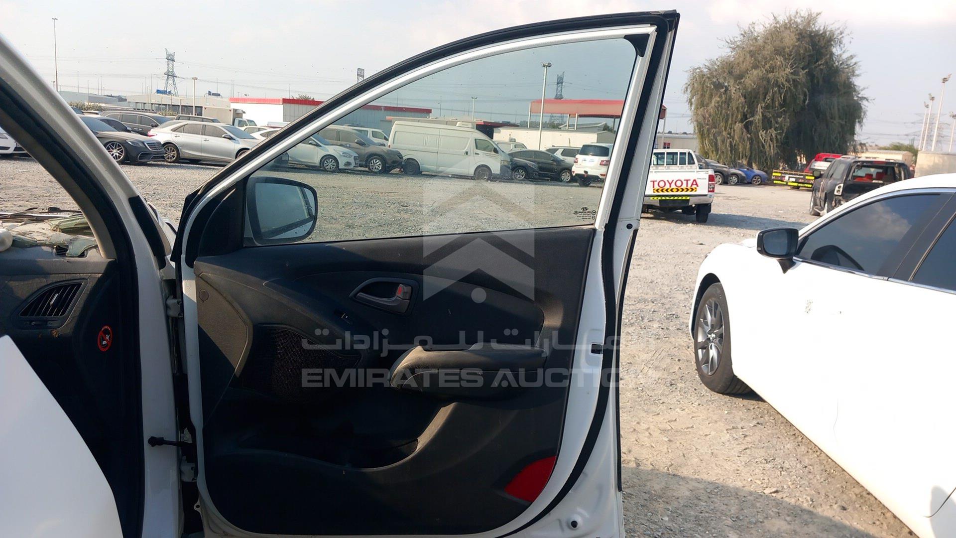 2014 HYUNDAI TUCSON VIN: KMHJT81E9EU828290