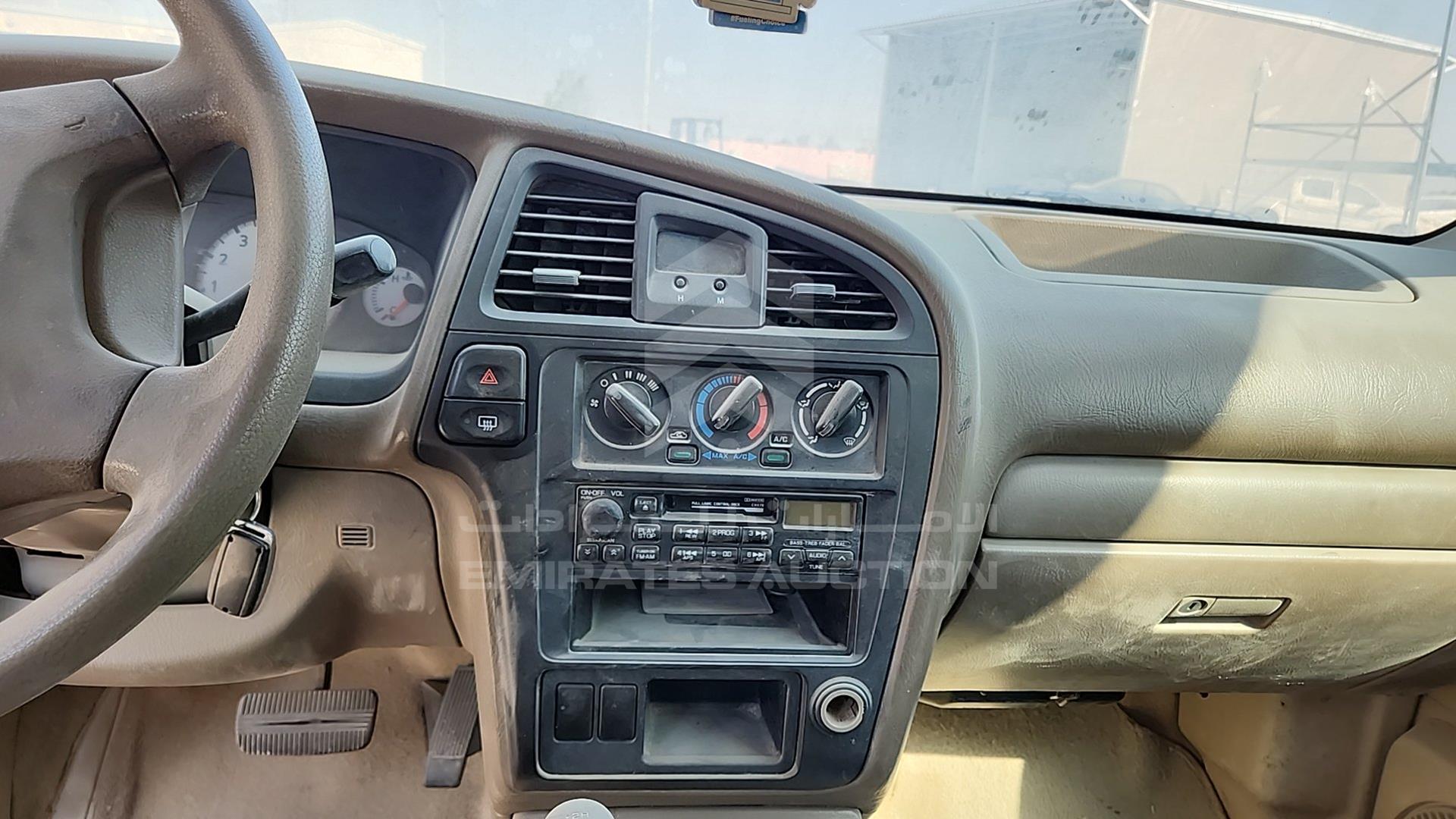 2002 NISSAN PATHFINDER VIN: JN8AR05Y22W523968