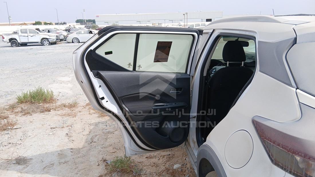 نيسان كيكس 2022 — الباب الخلفي الأيسر — صورة 18