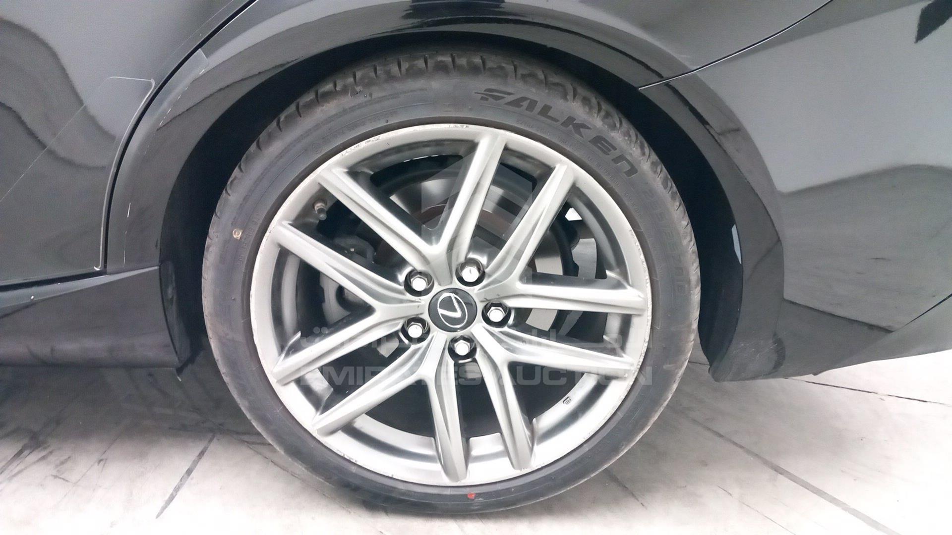 2018 LEXUS IS300 VIN: JTHBA1D25J5081877