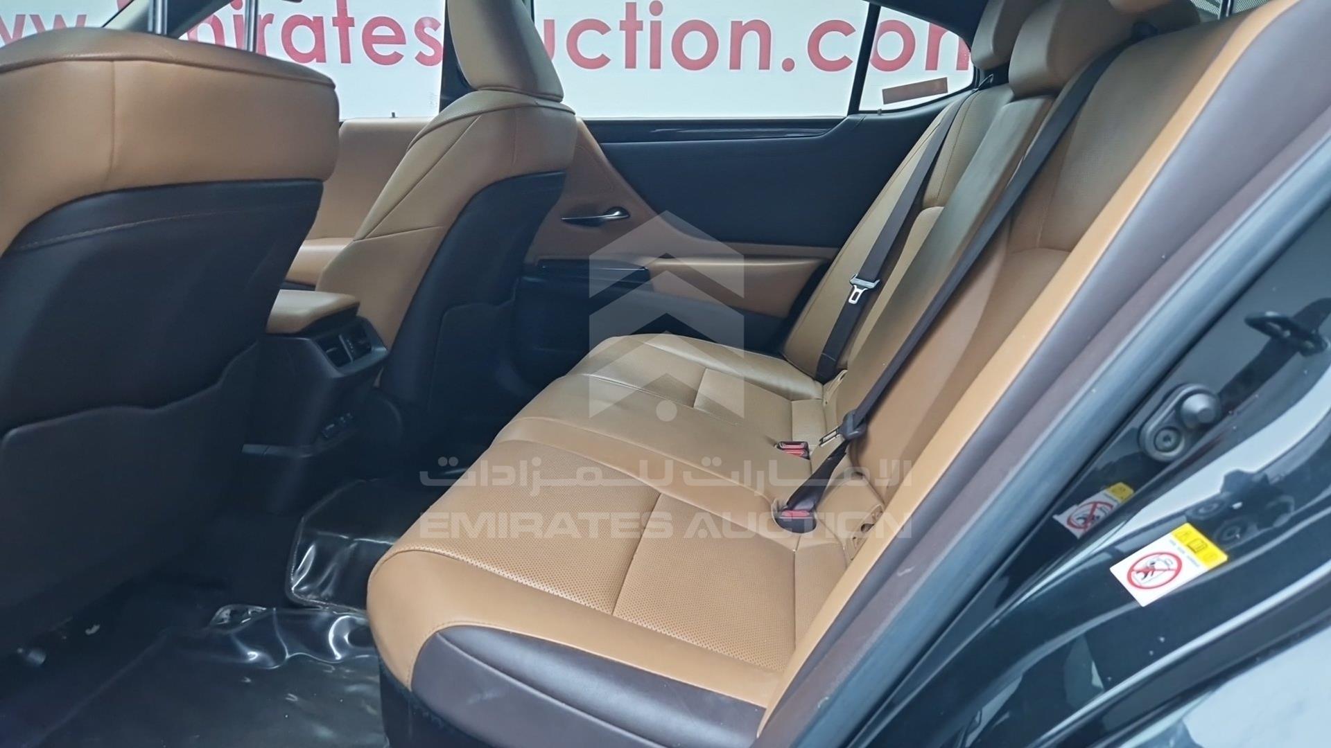 2019 LEXUS ES 300H VIN: JTHB21B11K2011898