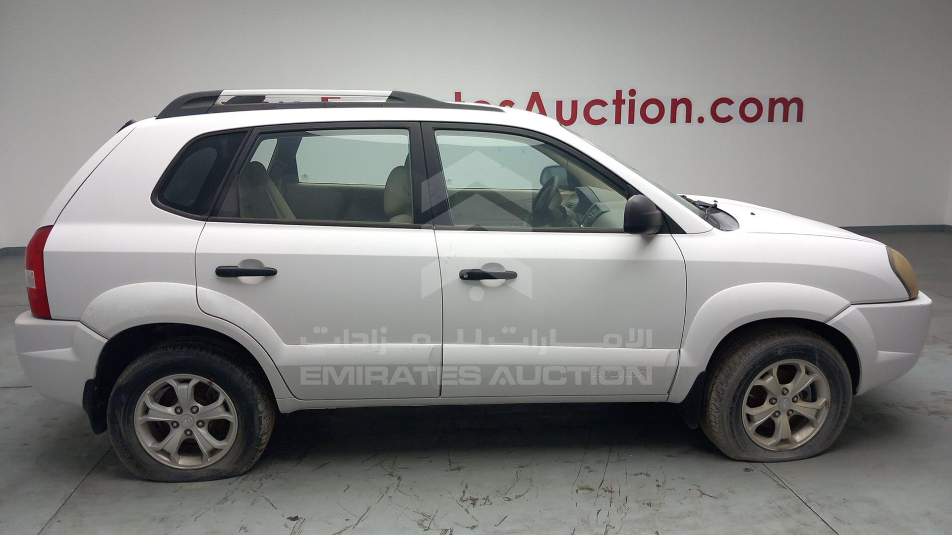 2009 HYUNDAI TUCSON VIN: KMHJM81D19U995429