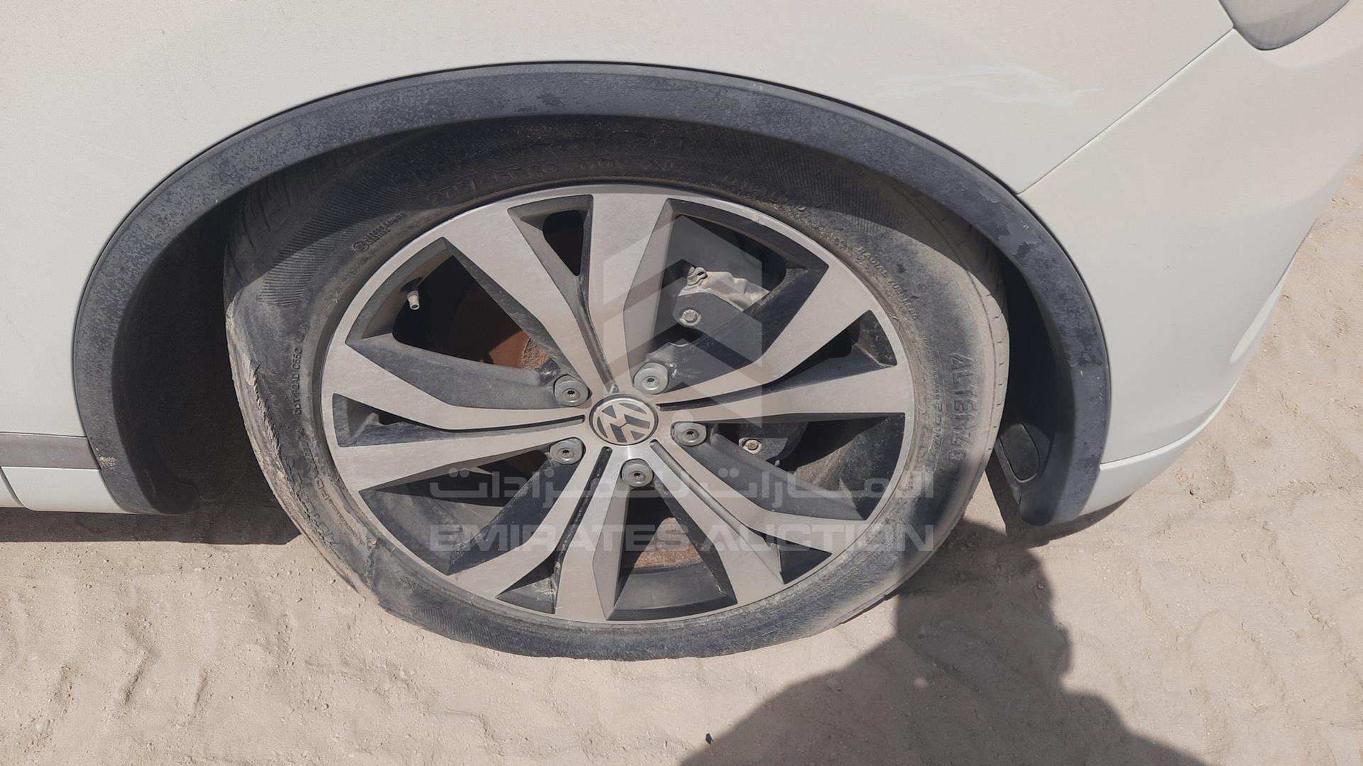 2013 VOLKSWAGEN TOUAREG VIN: WVGBD2BP7DD008254