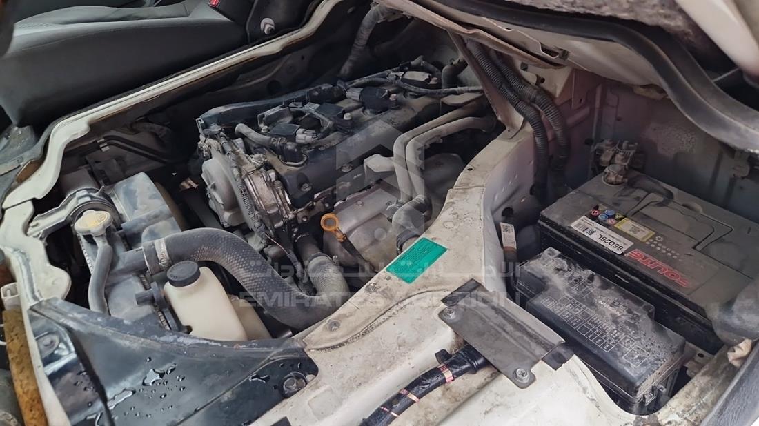 2014 Nissan Urvan — Engine Bay — Photo 23