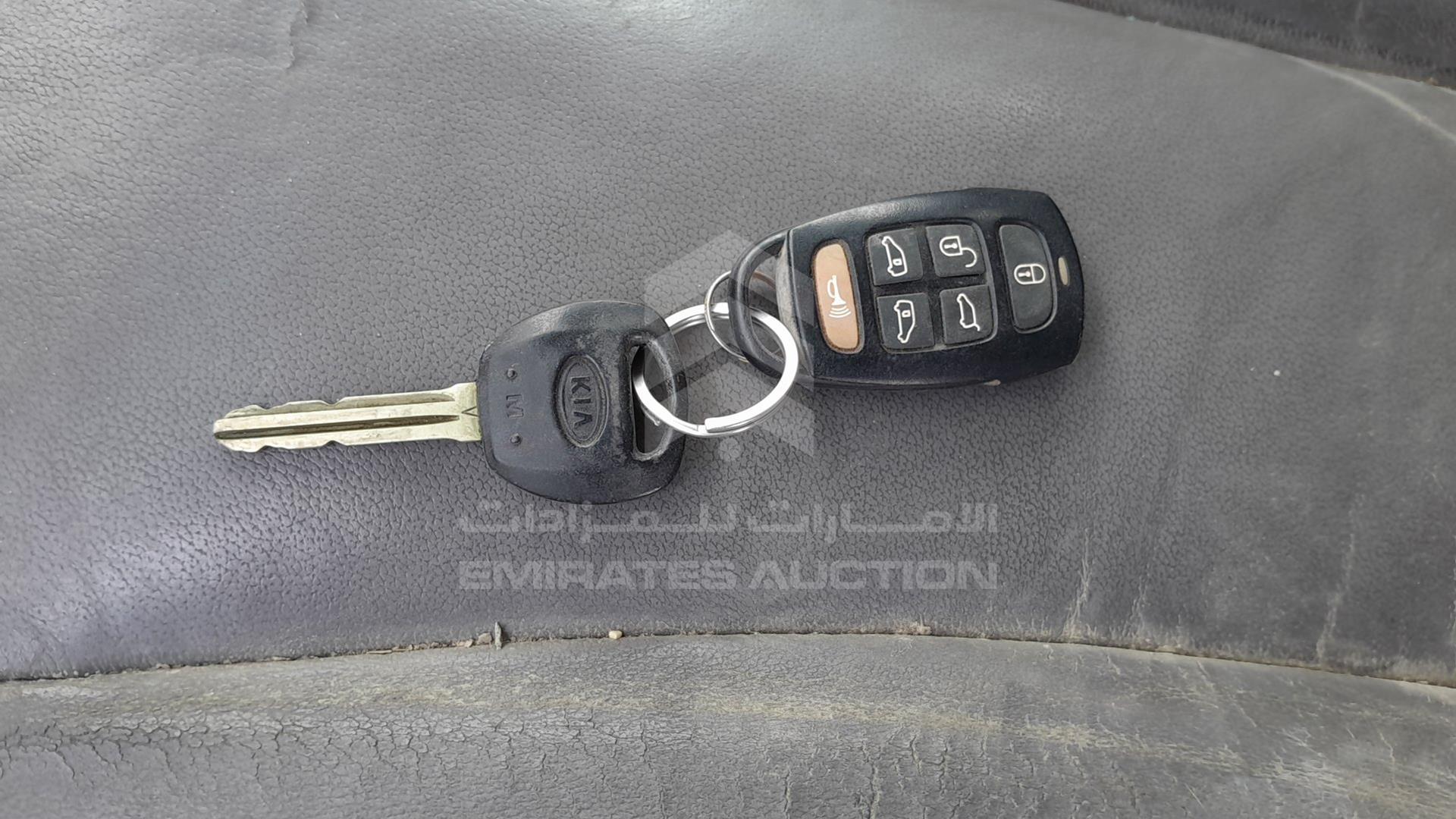 2011 KIA CARNIVAL VIN: KNAMH8172B6368472