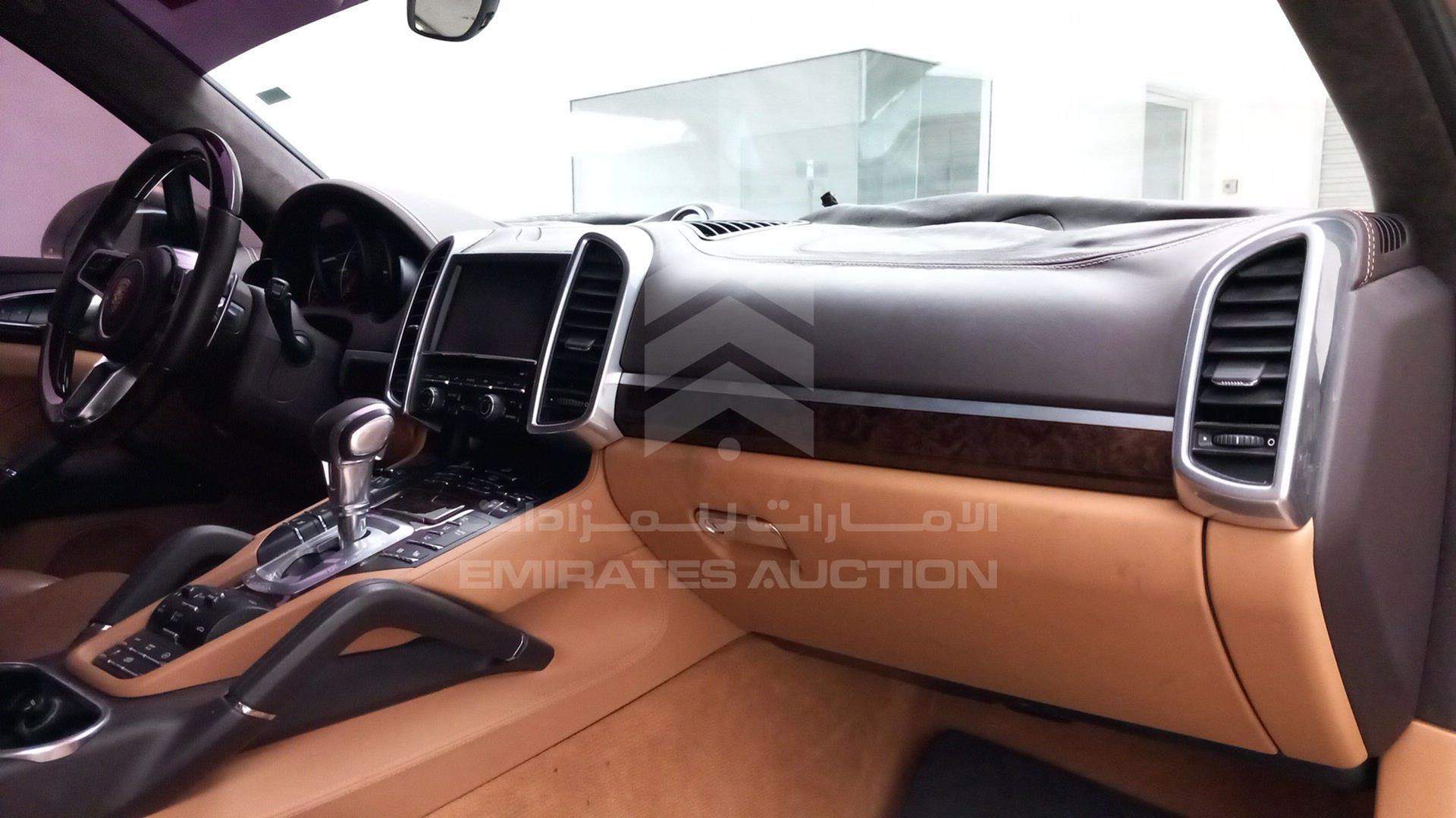 2016 PORSCHE CAYENNE VIN: WP1ZZZ92ZGLA72112