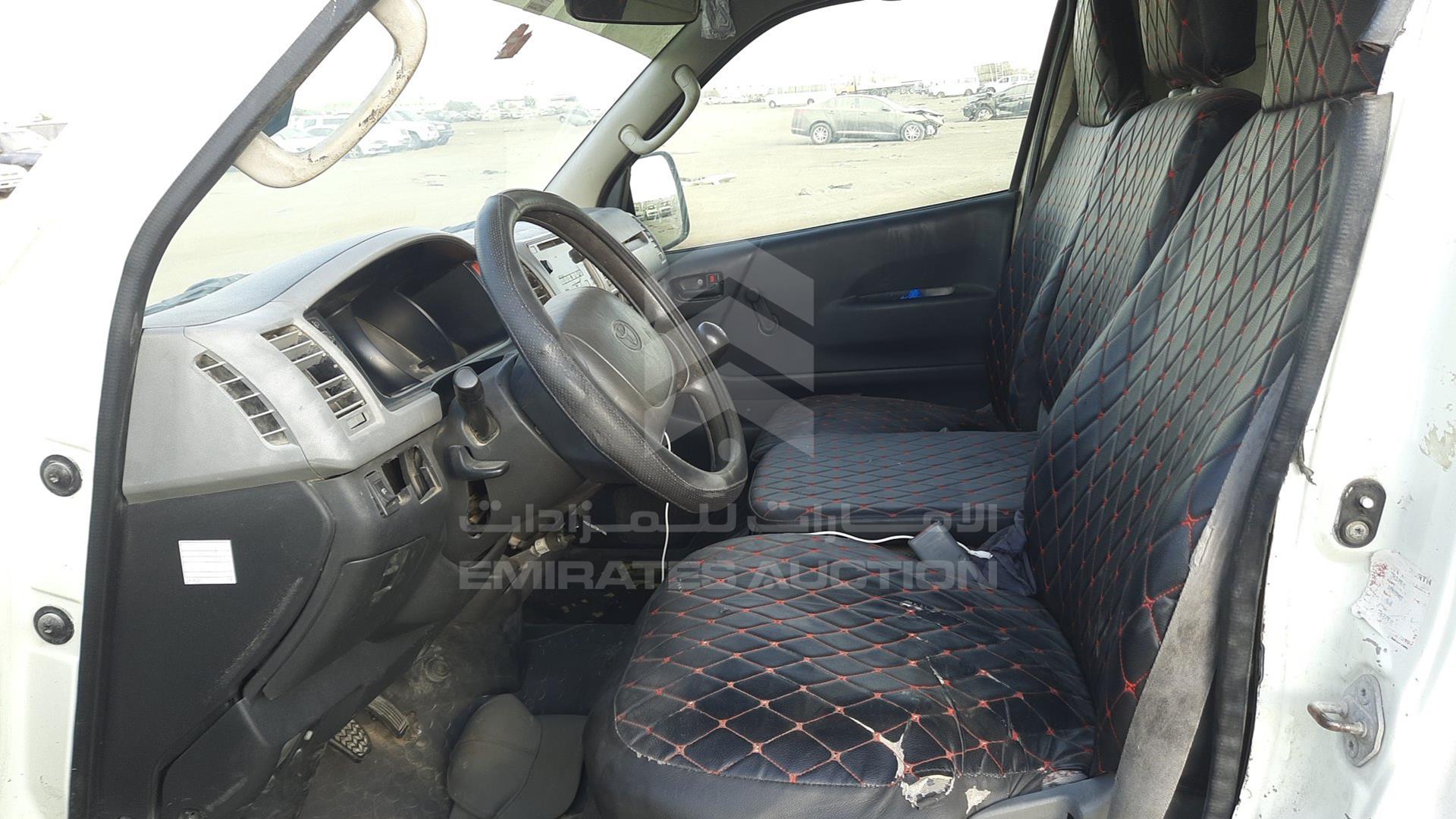 2006 TOYOTA HIACE VIN: JTFHX02PX60010799