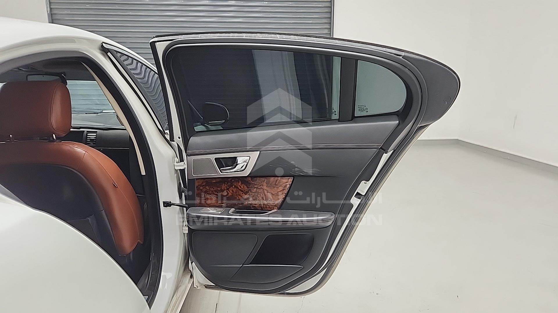 2011 JAGUAR XF VIN: SAJAA07DXBFR83989