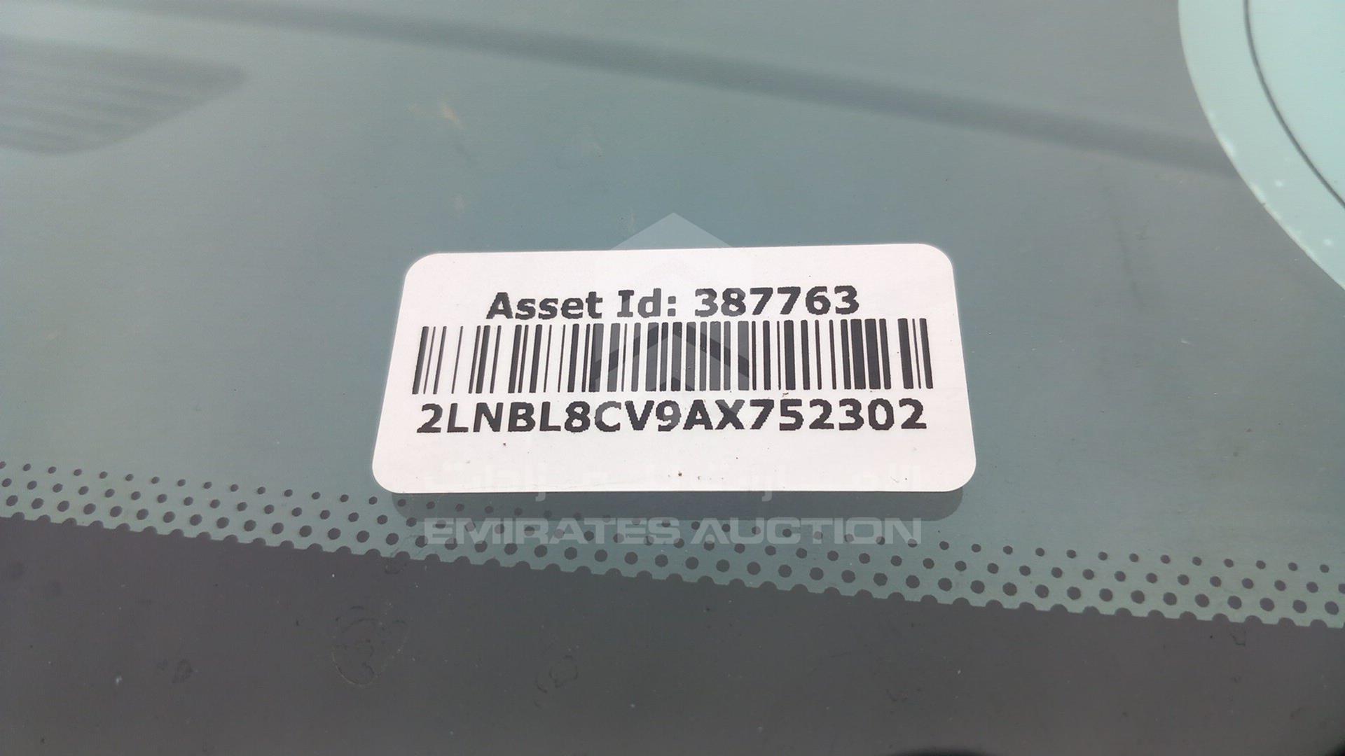 2010 LINCOLN TOWN VIN: 2LNBL8CV9AX752302