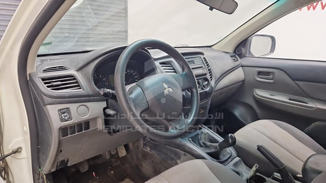 ميتسوبيشي L 200 2016 — زاوية واجهة السائق الأمامية اليسرى — صورة 18