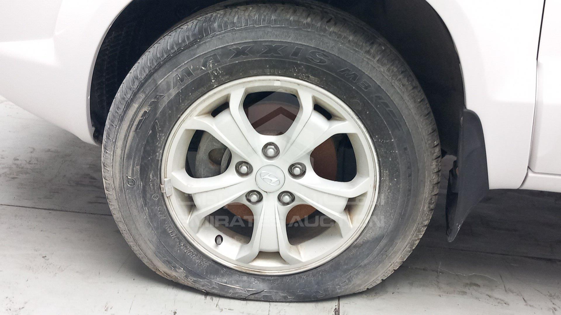 2009 HYUNDAI TUCSON VIN: KMHJM81D19U995429