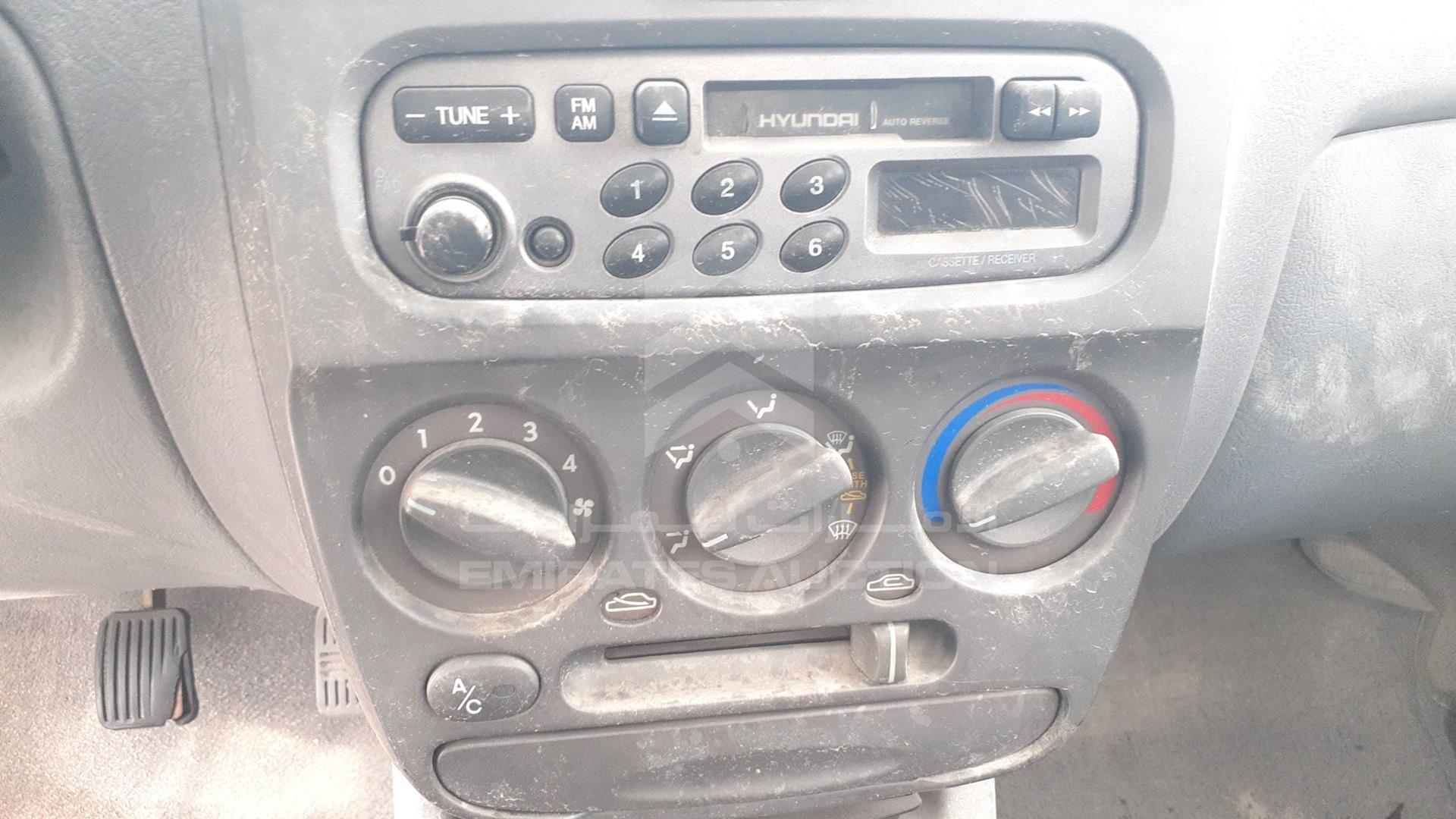 2001 HYUNDAI ACCENT VIN: KMHCG41FP1U185828