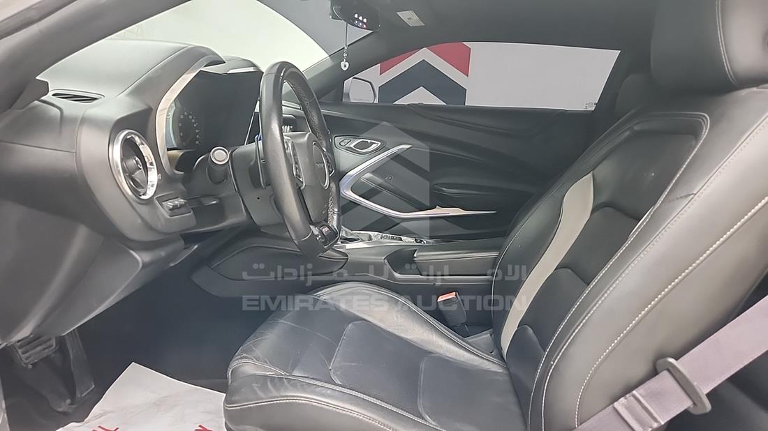شيفروليه كامارو 2017 — زاوية السائق الأمامية اليسرى — صورة 15