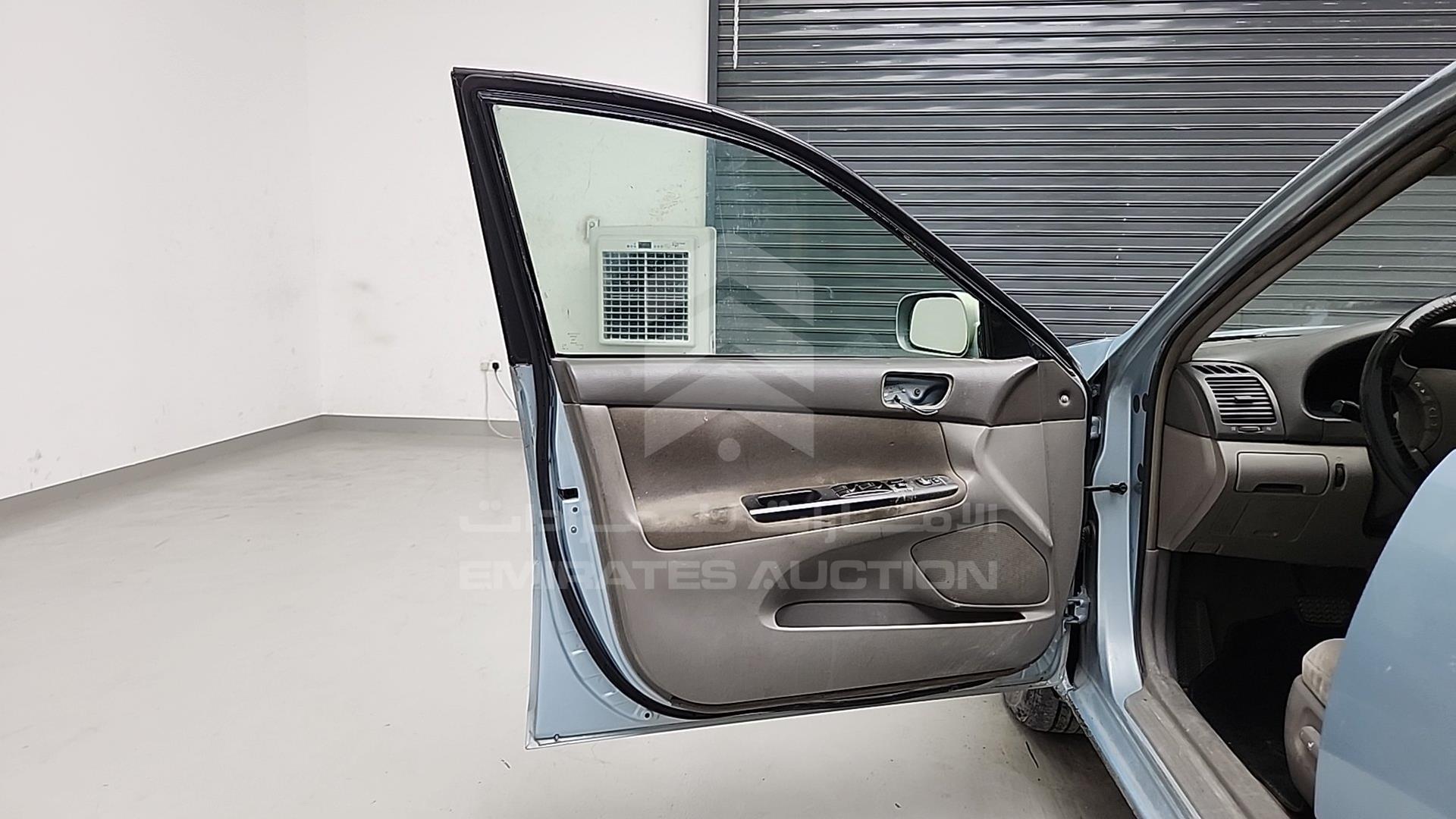 2005 TOYOTA CAMRY VIN: 4T1BE30KX5U567728