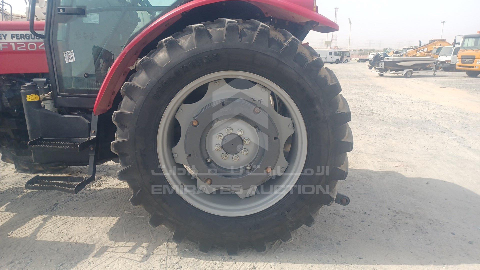 2018 MASSEY FERGUSON --- VIN: AGCM1204AF5231007