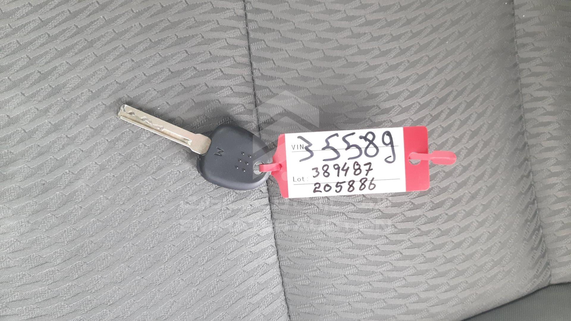 2015 HYUNDAI SANTA FE VIN: KMHST81C4FU435589
