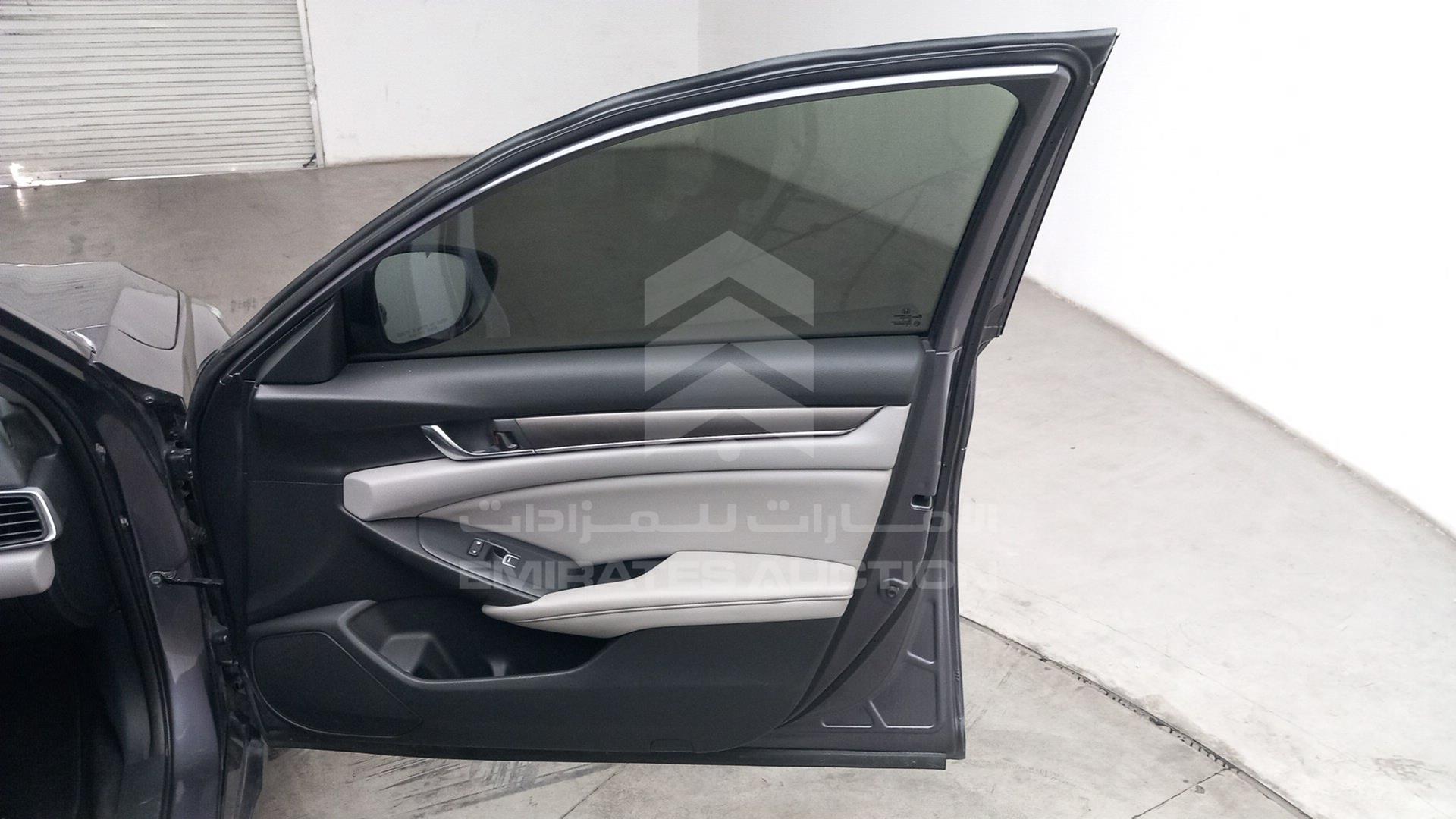 2019 HONDA ACCORD VIN: 1HGCV1F10KA077048