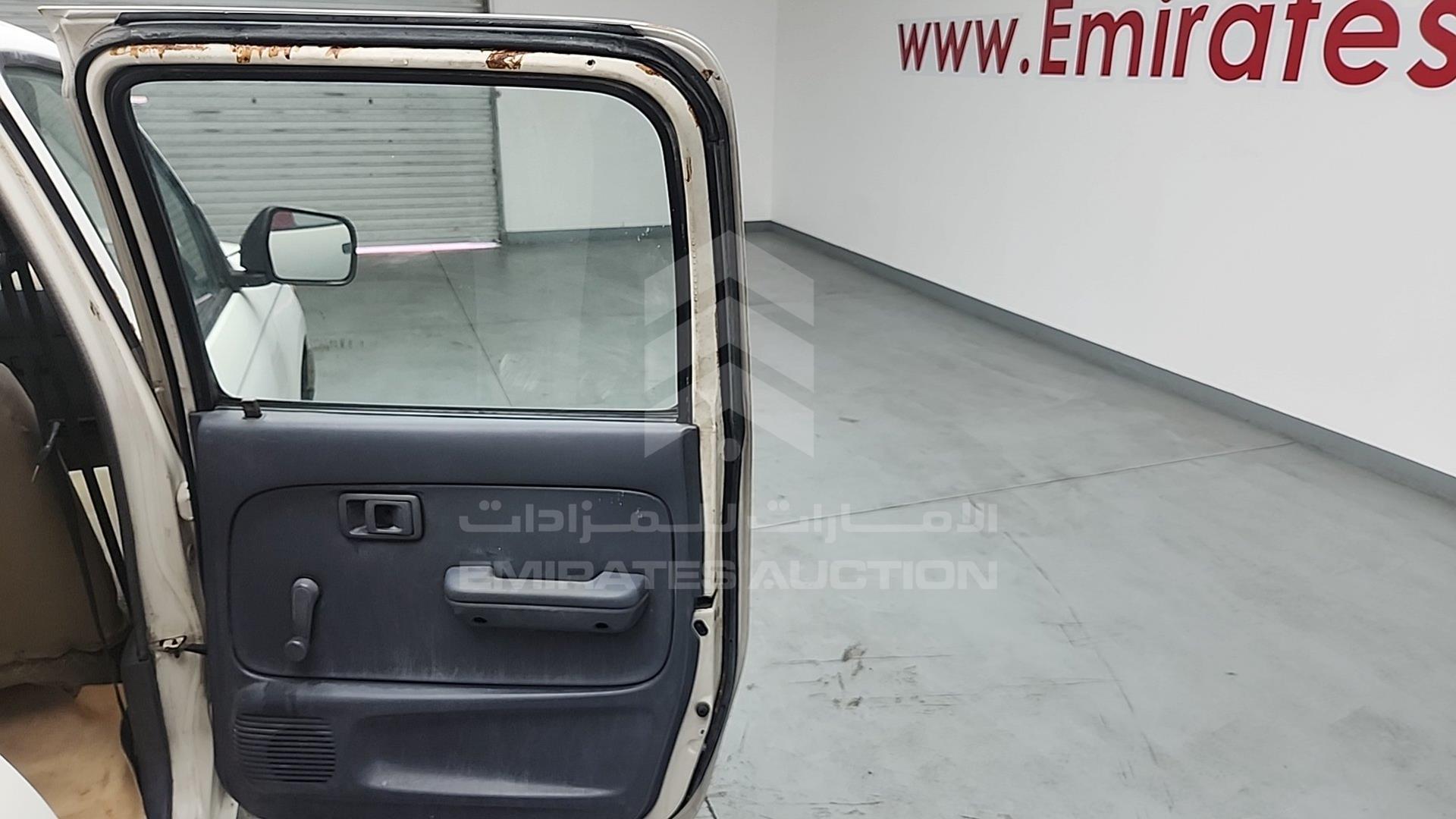 2005 TOYOTA HILUX VIN: JTFEM426450162201
