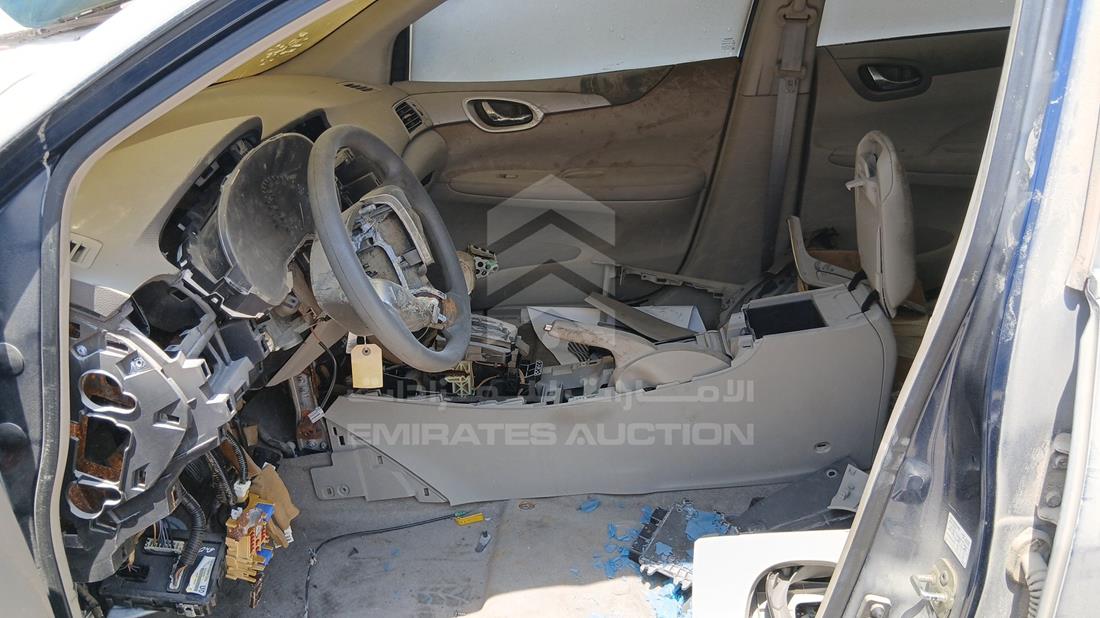 نيسان تيدا 2015 — زاوية السائق الأمامية اليسرى — صورة 12