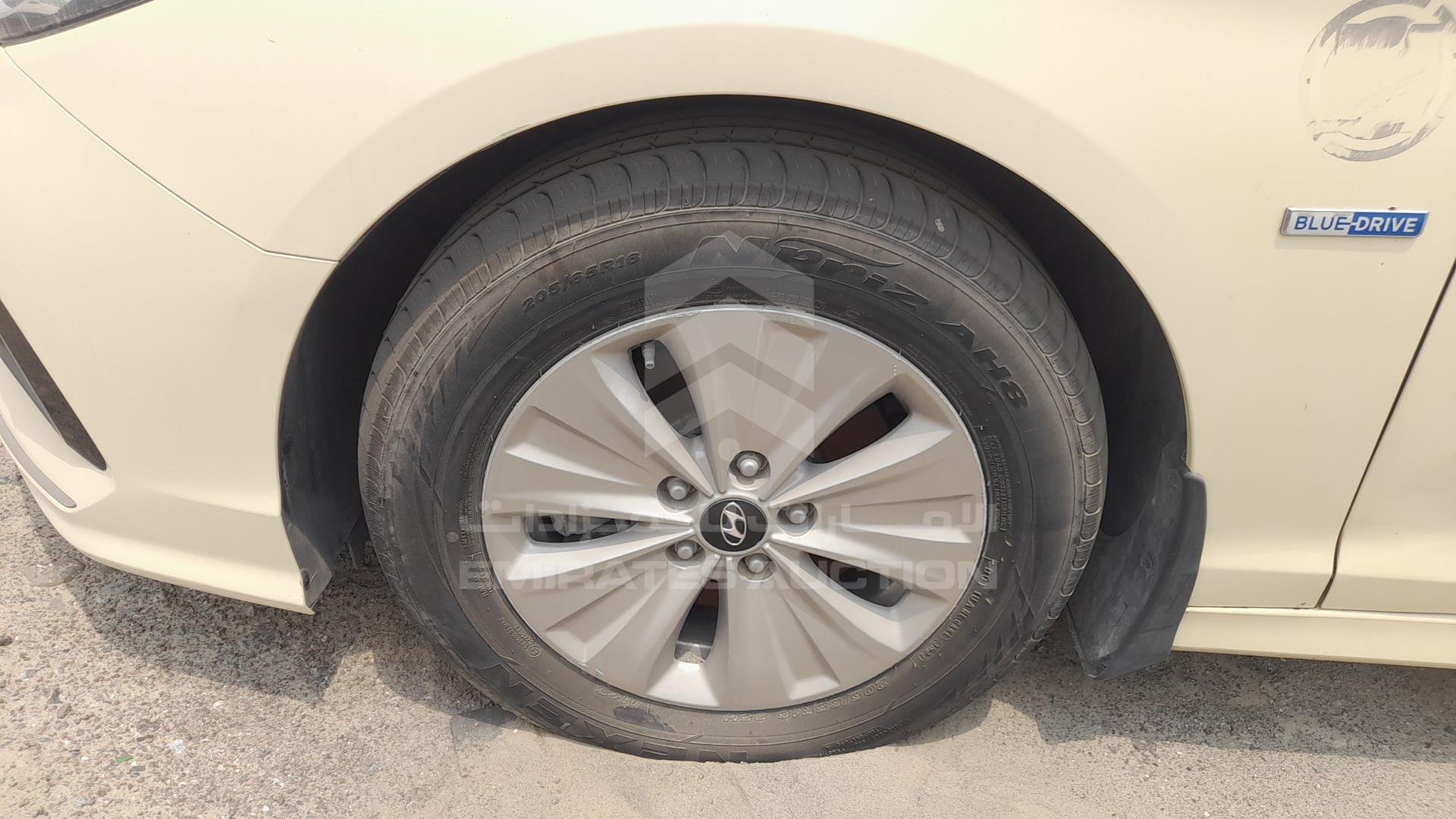 2018 HYUNDAI SONATA VIN: KMHE24131JA081968