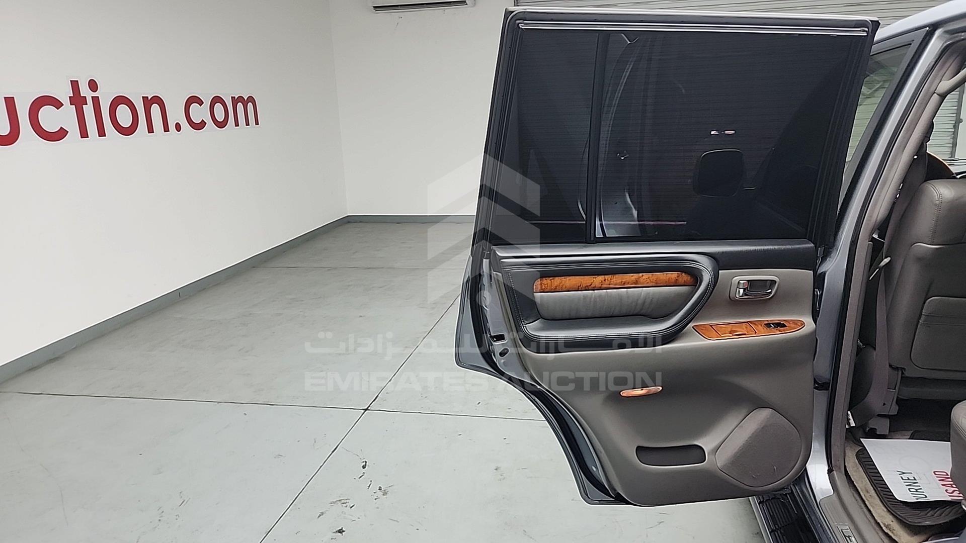 2005 LEXUS LX 470 VIN: JTJHT00W953550346