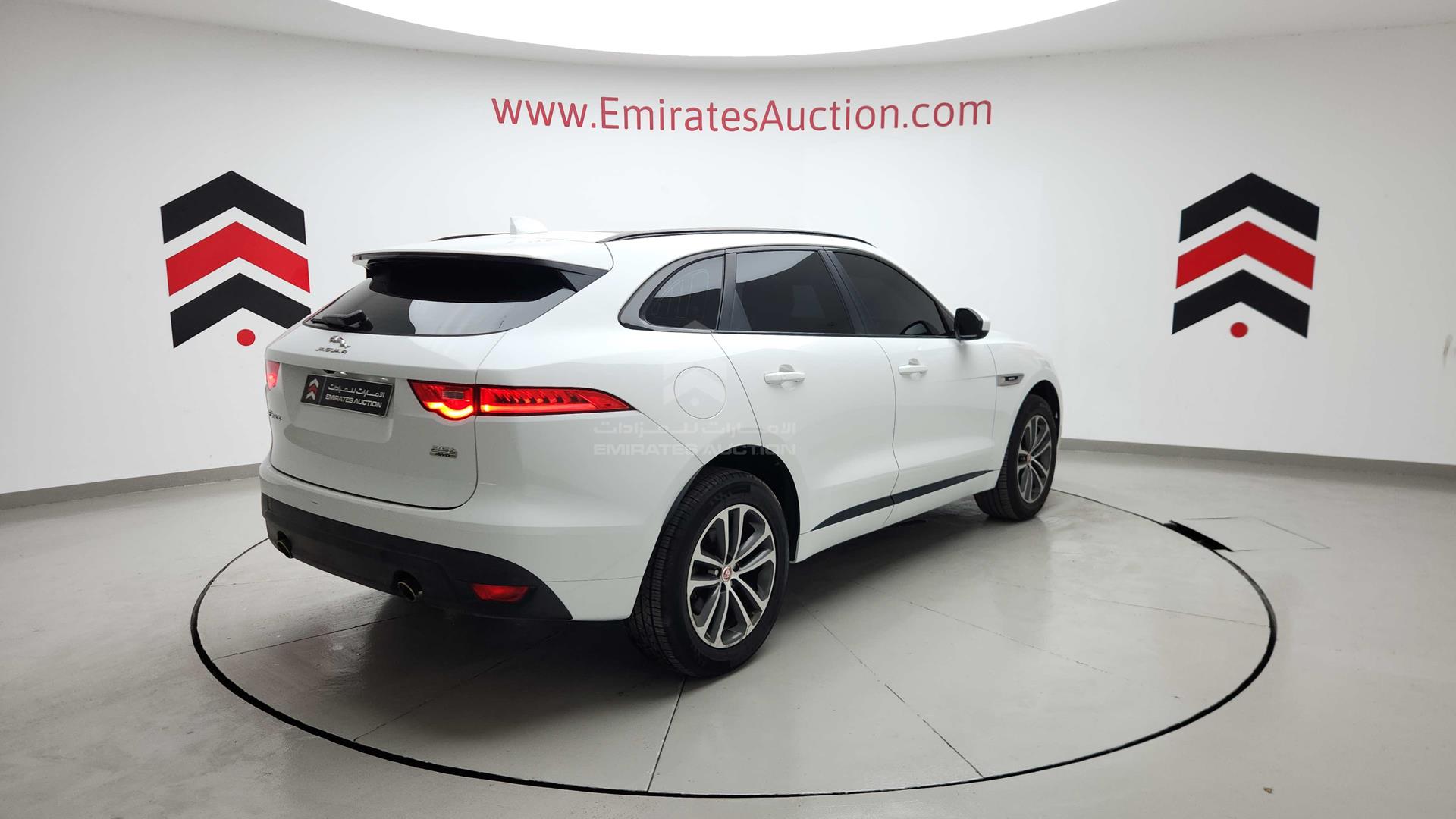 2018 JAGUAR F-PACE VIN: SADCA2BX3JA320008