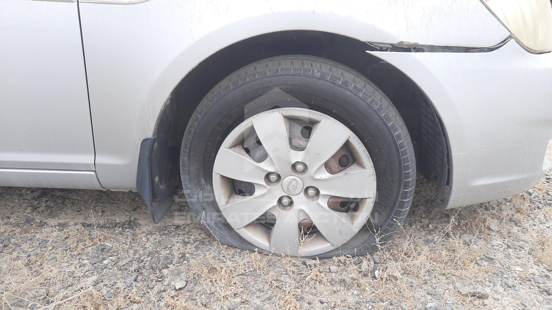 2010 HYUNDAI ACCENT VIN: KMHCM41A1AU449161