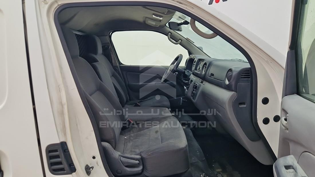 نيسان أورفان 2014 — زاوية الراكب الأمامي للمقعد — صورة 17
