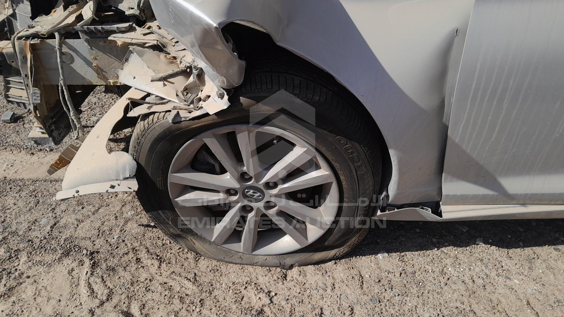 2015 HYUNDAI SONATA VIN: 5NPE24AF2FH001897