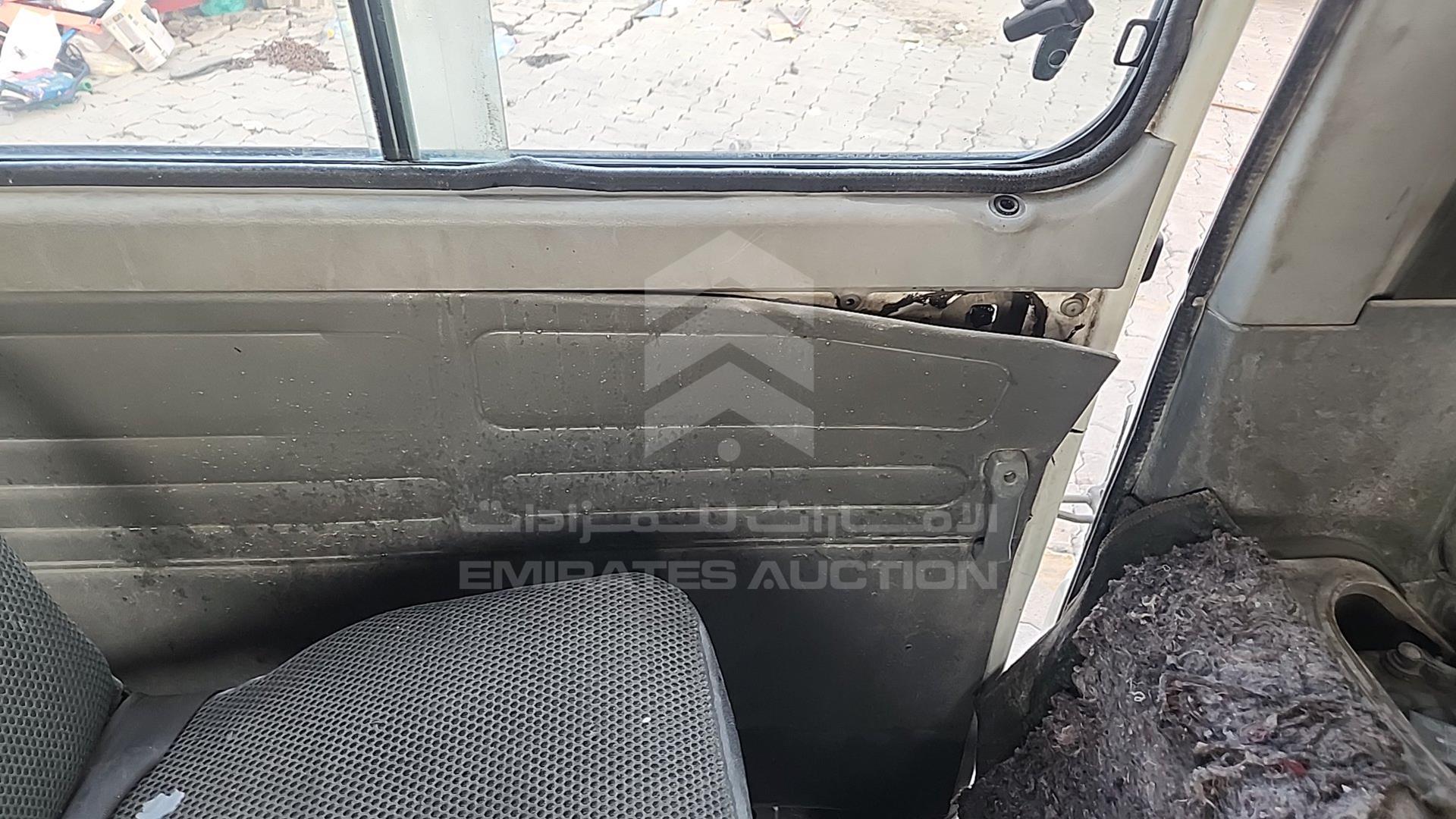 2011 MITSUBISHI L 300 VIN: JMYHNP13WBA700990