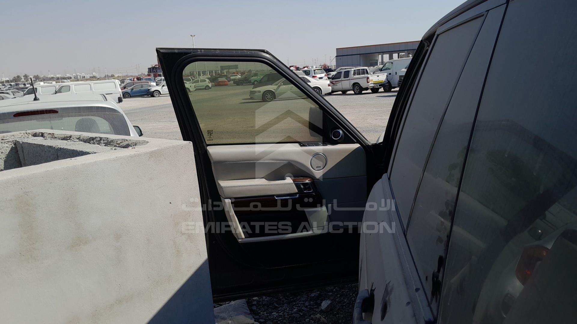 2014 RANGE ROVER VOGUE VIN: SALGA2EF8DA121114