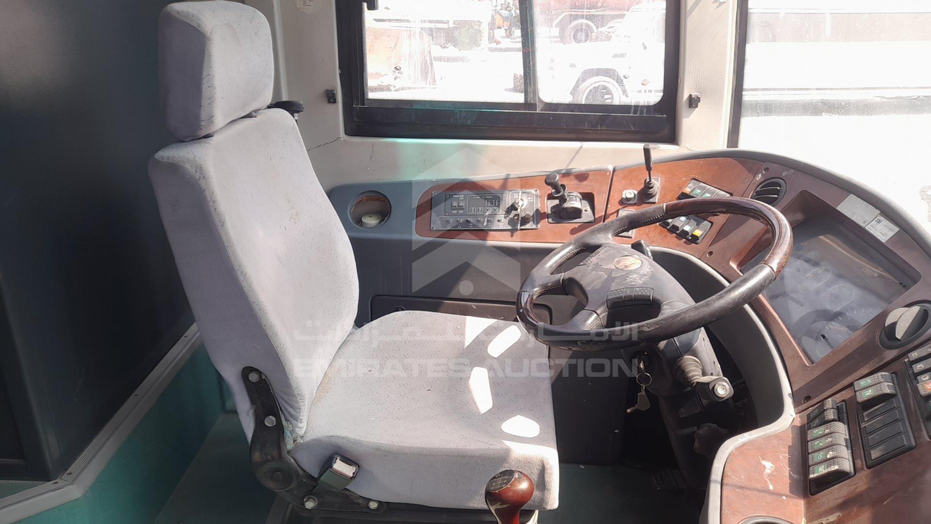 2010 BUS --- VIN: LGF6JR9W4AF123549