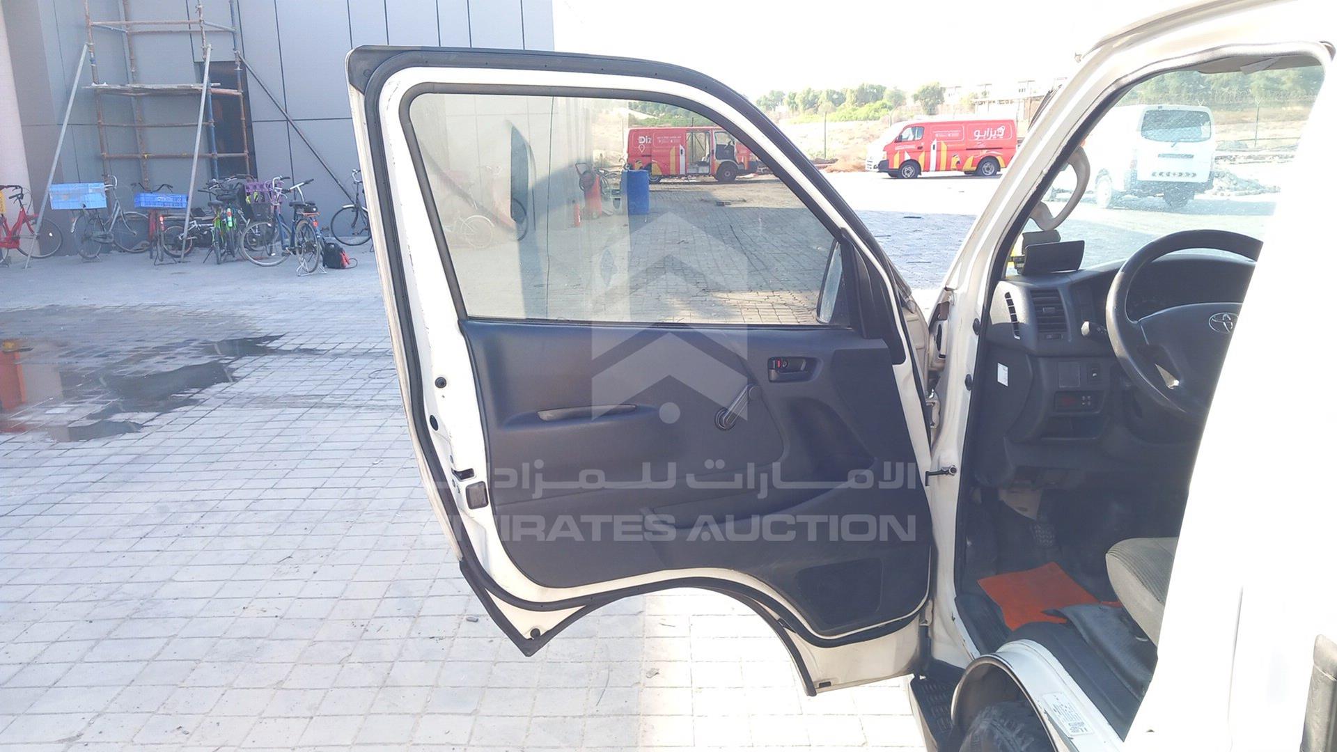 2015 TOYOTA HIACE VIN: JTFHX02P6F0095463