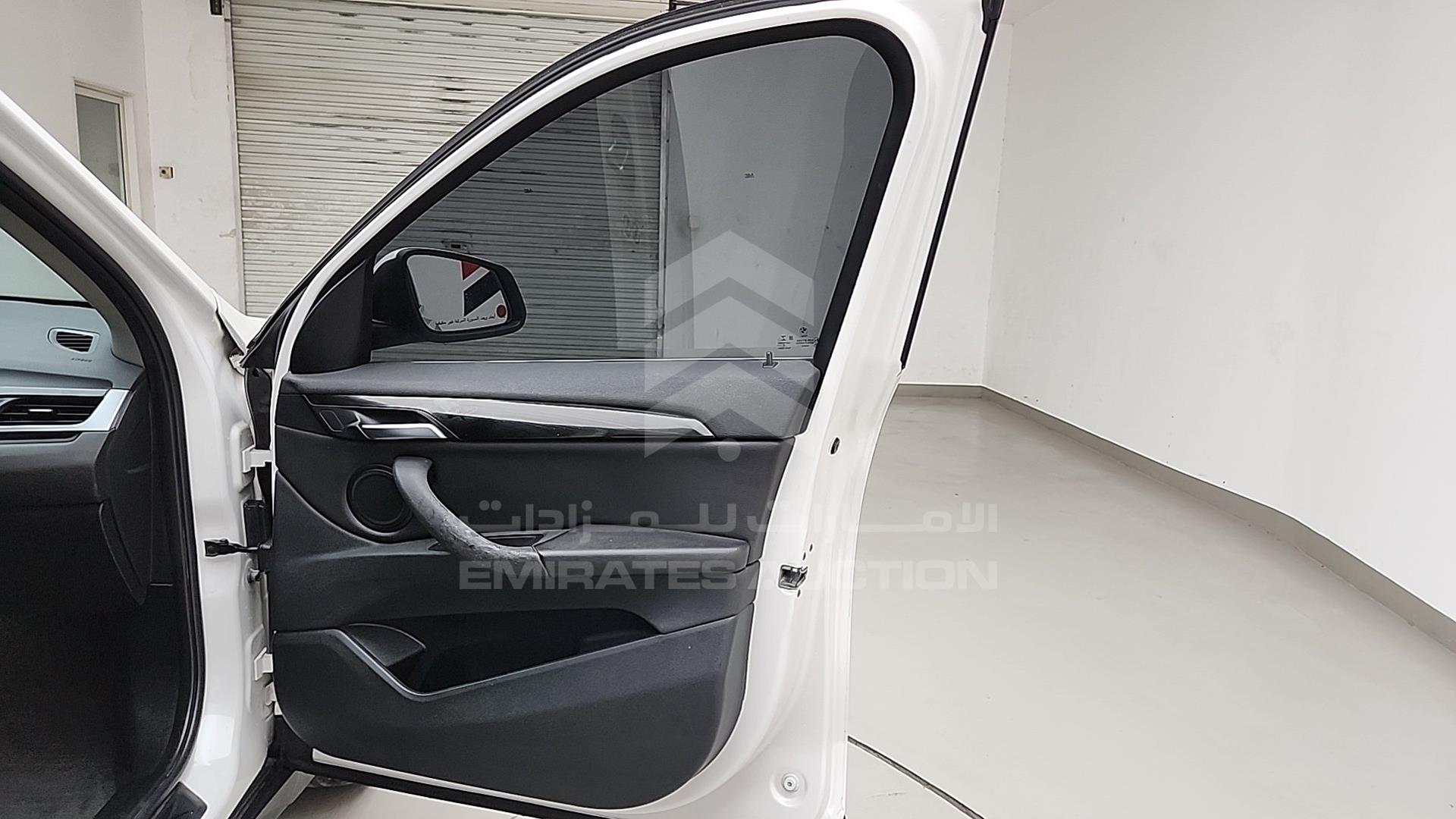 2018 BMW X1 VIN: WBAJG3106JEE24237